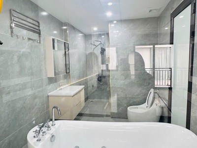 Bán nhà siêu hiếm   phố nguyễn văn cừ   32m    4 tầng   giá 8,x tỷ   ô tô đỗ cổng   gần hồ bồ đề 2