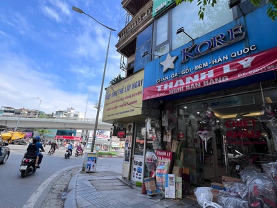 Chính chủ cho thuê mặt bằng kinh doanh tại vị trí đắc địa ngã 4 trần khát chân - 256 lò đúc   hai 2