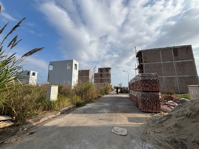 Bán đất TĐC Tràng Cát dt 40m2 giá chỉ 2,3 Tỷ, đường nhựa rộng 12m oto đỗ cửa. 2