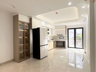 Trần quốc hoàn dt 45m x7 tầng thang máy 21,7 tỷ phân lô,gara ô tô,kinh doanh 1