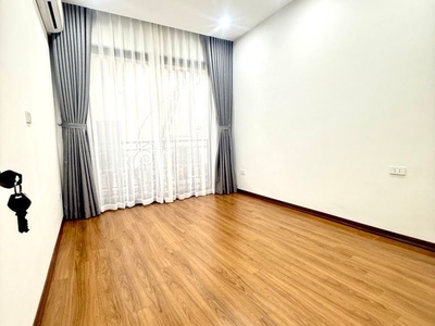 Bán nhà ngọc khánh 35m x4 tầng 9,9 tỷ ngõ thông,ba gác tránh,full nội thất 3