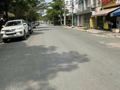 Cho thuê nhà MT đường D1, P. Linh Tây Thủ Đức - 100m2 có 4pn4wc giá thuê 25tr/tháng. 0