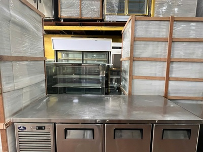 Thanh lý tủ bàn mát inox nhập khẩu thái lan   hiệu sanden intercool- 3 cánh- mới 90 0