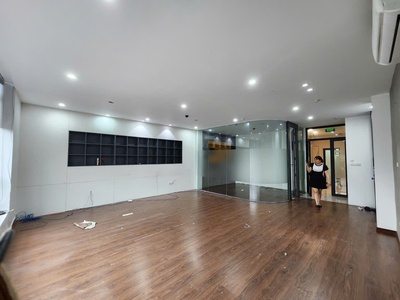 Cho thuê sàn văn phòng 120m2 view hồ Hoàng cầu, Đống Đa, Hà Nội 3