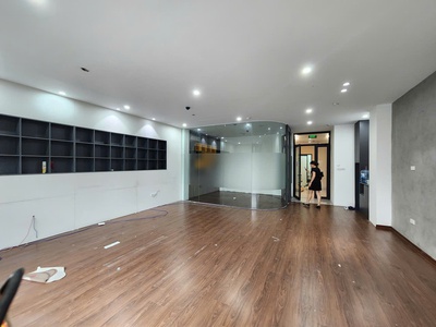 Cho thuê sàn văn phòng 120m2 view hồ Hoàng cầu, Đống Đa, Hà Nội 2