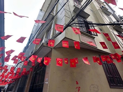 Bán nhà lãng yên trần khát chân 5 tầng lô góc VF3 đỗ cửa 1 nhà ra phố hai bà trưng 0