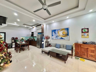 Bán nhà dương văn bé 5 tầng long lanh dân xây kinh doanh nhỏ 30M ra phố hai bà trưng 4