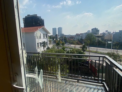 Nhà đẹp hồng tiến ở ngay - gần phố gần ô tô - tặng nội thất - 30m 5 tầng nhỉnh 7 tỷ 2