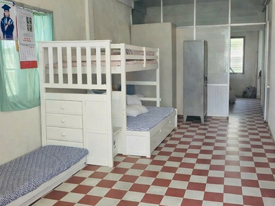 Bán nhà mặt tiền kinh doanh p6 quận 10, ngay chợ nguyễn tri phương   4 tầng - 45m2. 1