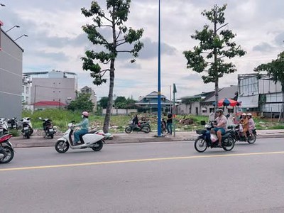 Bán đất mặt tiền đường 24x80m giá 145 tỷ đường lê thị hà 1