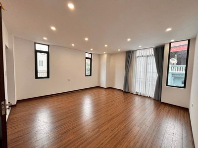 Việt hưng, long biên - oto đỗ cửa - lô góc thoáng sáng - giá chỉ 9 tỷ chẵn 4