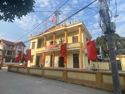  bán nhà đản mỗ   uy nỗ  cũ , đông anh- nhà mới   kính koog   sẵn về ở ngay 42m2 nhỉnh 4tỷ 0