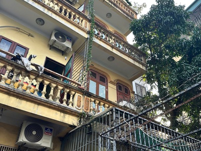 Cho thuê nhà ngõ 279 hoàng mai, 4 tầng, 45m , 5 pn, 15 triệu 0