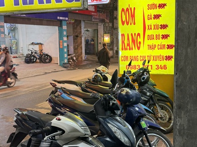 Do không có người làm cần sang nhượng quán cơm rang, bún bò huế tại cổ nhuế 1