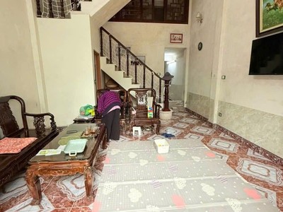Bán nhà giang văn minh 44m2. 4 tầng.  mặt tiền 4.4m. giá 34 tỷ ba đình hà nội 2