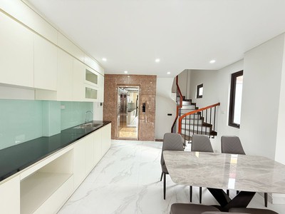 Nhà mới 6 tầng- thang máy lô góc  vũ xuân thiều 53m2 x 6 tầng x 9 tỷ long biên hà nội. 0