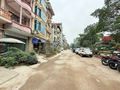 Bán nhà giang văn minh 44m2. 4 tầng.  mặt tiền 4.4m. giá 34 tỷ ba đình hà nội 0