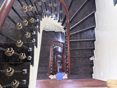 Bán nhà kđt đầm trấu 44/50m2.  5 tầng. mặt tiền 3.6m. giá 20 tỷ hai bà trưng hà nội 3