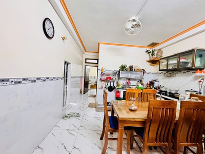 Bán nhà 2 tầng trung tâm dĩ an,shr đường xe hơi,gần chợ xóm vắng 3