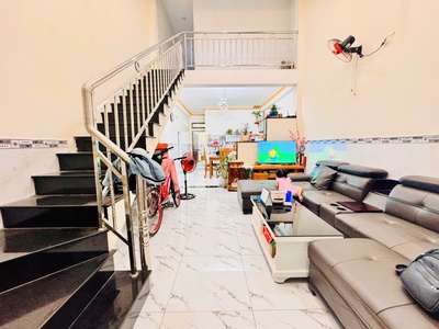 Bán nhà 2 tầng trung tâm dĩ an,shr đường xe hơi,gần chợ xóm vắng 0