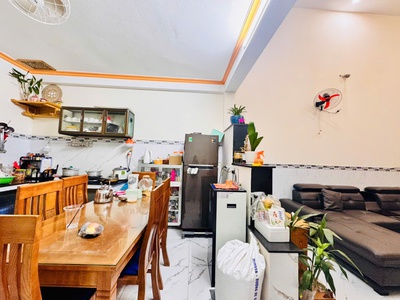 Bán nhà 2 tầng trung tâm dĩ an,shr đường xe hơi,gần chợ xóm vắng 4