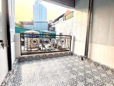 Bán nhà ngọc khánh 35m x4 tầng 9,9 tỷ ngõ thông,ba gác tránh,full nội thất 2