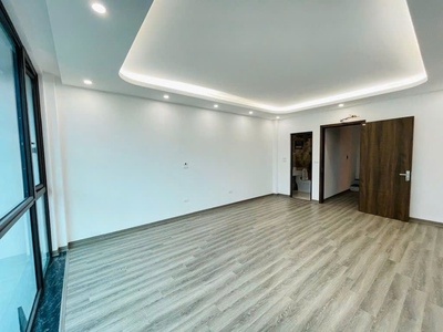 Bán nhà ngô gia tự long biên, oto đỗ cửa thang máy,full nội thất,lô góc,48m 1