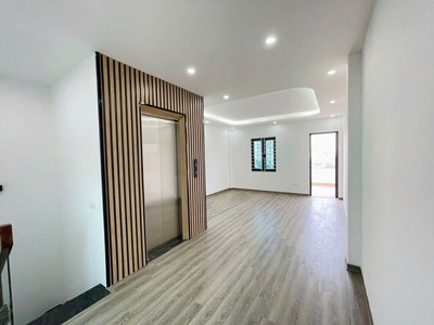 Bán nhà ngô gia tự long biên, oto đỗ cửa thang máy,full nội thất,lô góc,48m 2