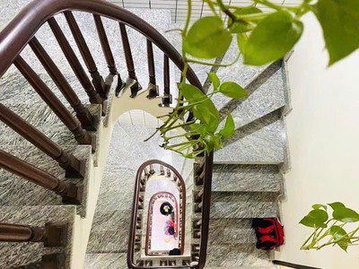 Bán nhà hiếm- bồ đề   33m    5 tầng   giá 7 tỷ   ngõ nông gần ô tô   vị trí đẹp   gần hồ lâm du, bv 3