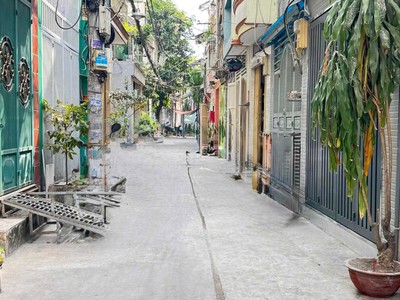 Quận 1 - giáp trần hưng đạo - hẻm xe hơi lt - gần mặt tiền  - nhỉnh 6 tỷ 0