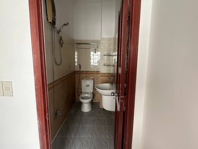 Cho thuê nhà nguyên căn đường số 10 Linh Chiểu Thủ Đức 3PN 3WC giá 10tr 7