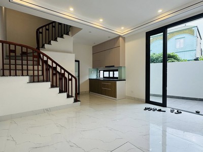 Rẻ nhất quận long biên 30m2, 4t, ô tô đỗ cổng, 5 phút lên cầu vĩnh tuy - 4.x tỷ 0