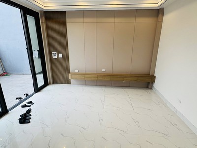 Nhà giá rẻ quận long biên 30m2, 4t, ô tô đỗ cổng, 5 phút lên cầu vĩnh tuy - 4.x tỷ 2