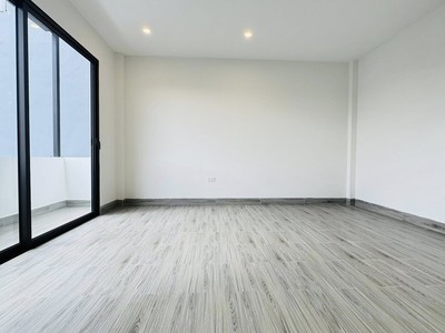 Rẻ nhất quận long biên 30m2, 4t, ô tô đỗ cổng, 5 phút lên cầu vĩnh tuy - 4.x tỷ 4