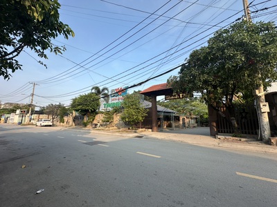 Đất lớn góc 2 mặt tiền phạm hữu lầu - 6.000m - ngang 50m - vị trí kim cương 0