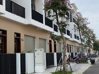 Bán gấp chdv sổ hồng riêng có 8 phòng đối diện fpt phố đi bộ giá 5ty1 2