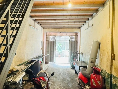  quận 1 - giáp trần hưng đạo - hẻm xe hơi nhỏ  - gần mặt tiền - không quy hoạch - nhỉnh 6 tỷ 3 2