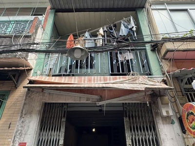  quận 1 - giáp trần hưng đạo - hẻm xe hơi nhỏ  - gần mặt tiền - không quy hoạch - nhỉnh 6 tỷ 3 1