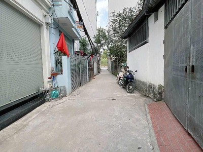 Bán nhà đẹp 3 tầng   30m    giá 6,5 tỷ mặt tiền rộng   ngõ thông ô tô qua   thanh am-long biên 4