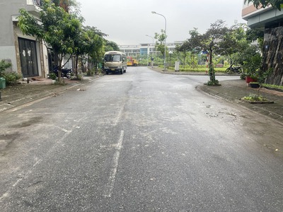 Bán Đất Giang Biên 30m2: Vỉa Hè Rộng, Lô Góc Thoáng Sáng, Ngay Sát Trường Mầm Non Tràng An 2