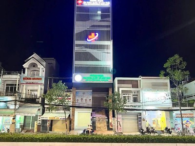Cho thuê nhà Mặt tiền 5 lầu có thang máy đường Nguyễn Văn Cừ Cần Thơ 0