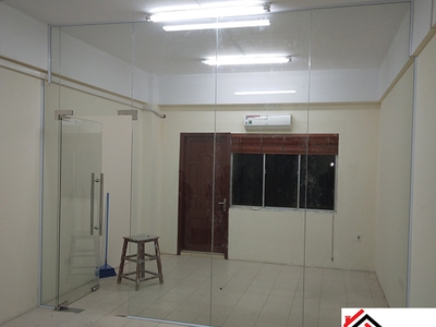 10 mẫu cửa kính thủy lực 1 cánh đẹp, sang, dễ áp dụng 0