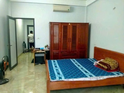 Bán gấp nhà đẹp 5 tầng mặt phố Hoàng Công, 50m2, mặt tiền 4m, vị trí đẹp, kinh doanh tốt, giá 18.5 2