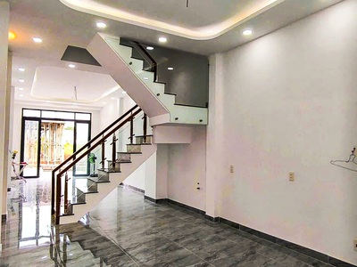 Bán nhà đẹp gần chợ bình chánh 5