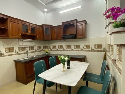 Nhà đẹp 4 tầng   nhỉnh 5 tỏi  q.12 0