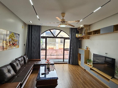 Chính chủ cần bán nhà gần trường cấp 3 thạch bàn. 4 tầng mới xây được 4 năm. xây độc lập 1 căn. 1