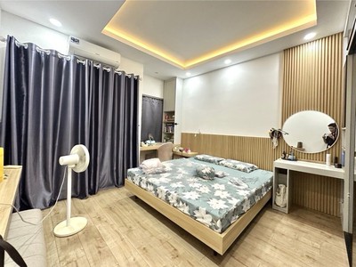 Nhà đẹp 4 tầng - ngang hơn 4m -dài 15m -quận bình thạnh 2