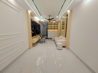 Nhỉnh 12 tỷ sở hữu nhà mới thang máy giáp bát, 42m2 x 5 tầng 0