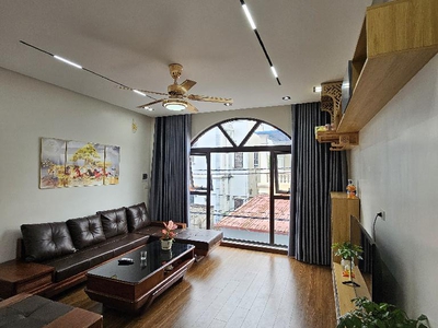 Chính chủ cần bán nhà gần trường cấp 3 thạch bàn. 4 tầng mới xây được 4 năm. xây độc lập 1 căn. 2