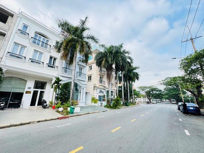 Bán biệt thự khu nam thông 3 - quận 7 đang có hợp đồng thuê sẵn 2